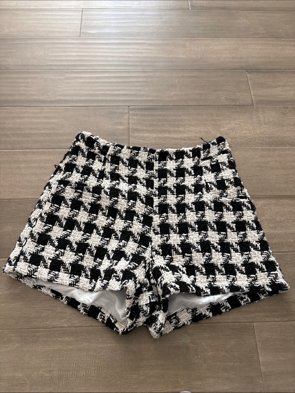 High-Waist Houndstooth Tweed Shorts - Black & White